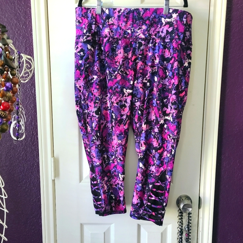 Livi Active Capri Leggings size 22/24 Purple Pink and Black